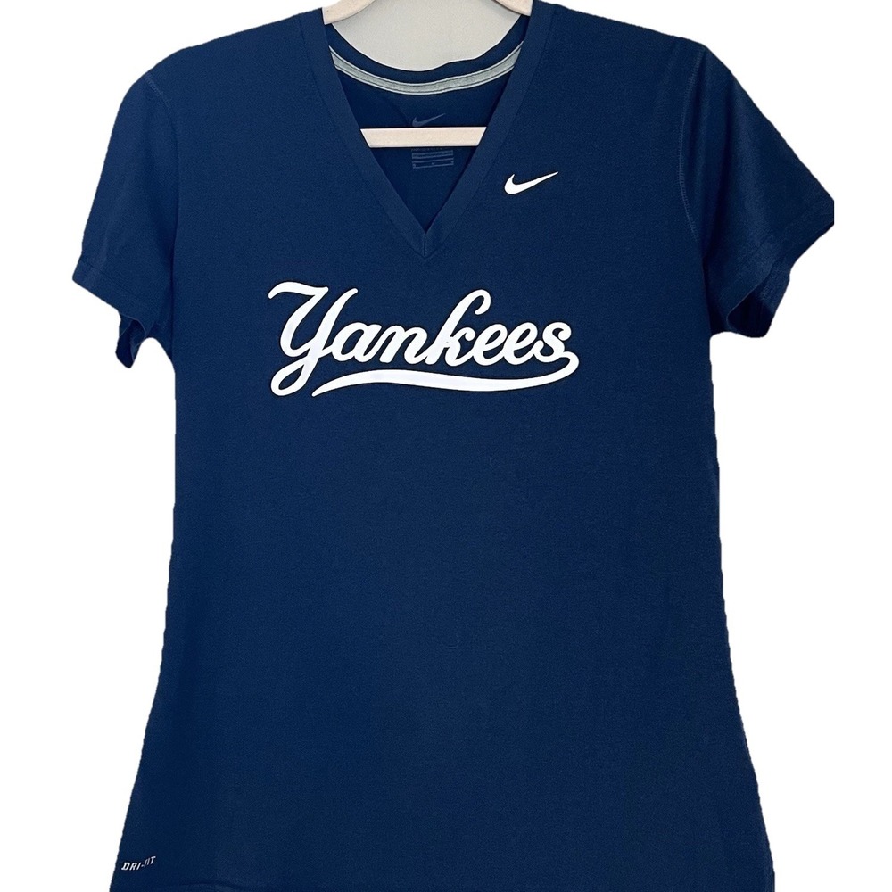 Nike Dri-FIT NY Yankees Women's V-Neck T-Shirt Blue Size S/M MLB Baseball Tee